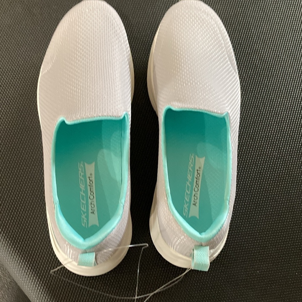 Brand New Skechers - Picture 2 of 13